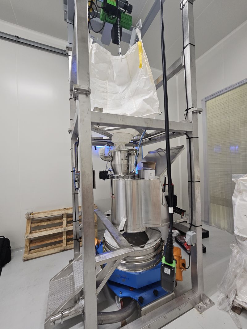 Station de vidange big bag, tamisage et transfert par aspiration